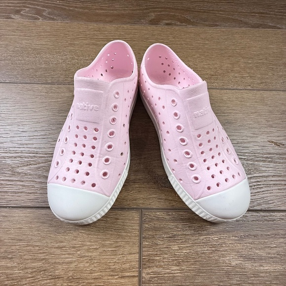 Native Shoes Other - Native Jefferson Girls Slip-On Light Pink Shoes Size 1, Outdoors, Water Shoe